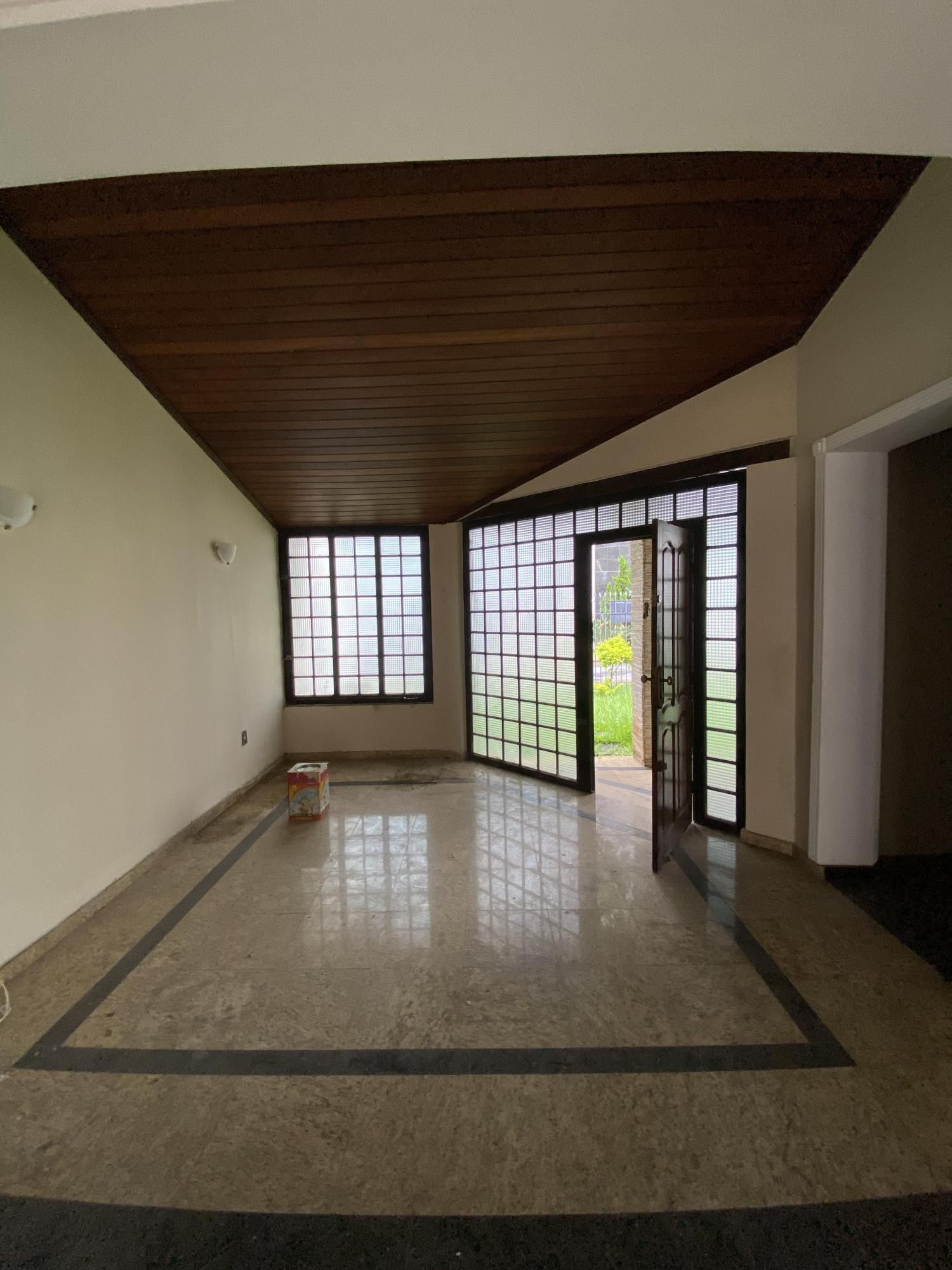 Casa à venda com 4 quartos, 250m² - Foto 3