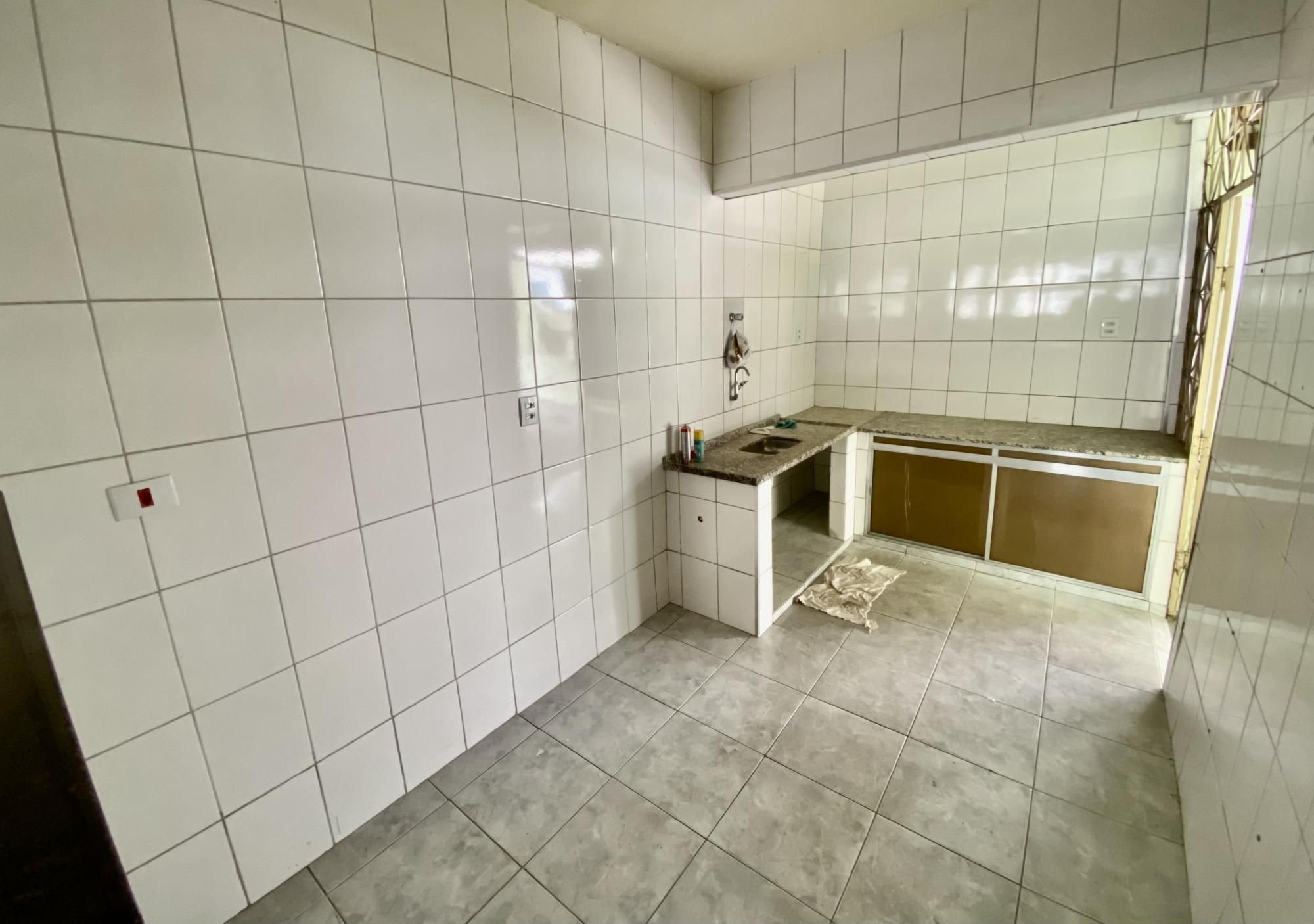 Casa à venda com 4 quartos, 80m² - Foto 4