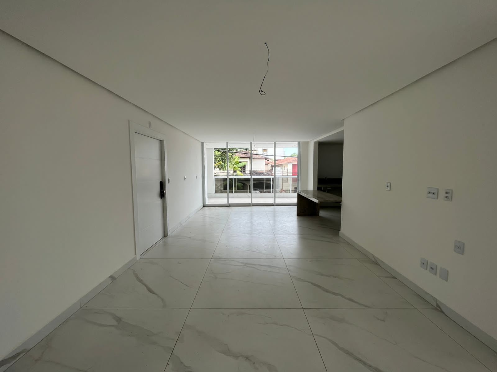 Apartamento à venda com 3 quartos, 181m² - Foto 3