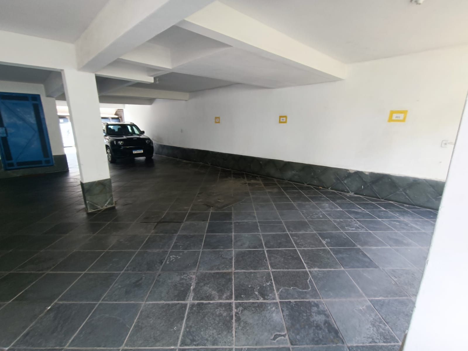 Apartamento à venda com 3 quartos, 110m² - Foto 2