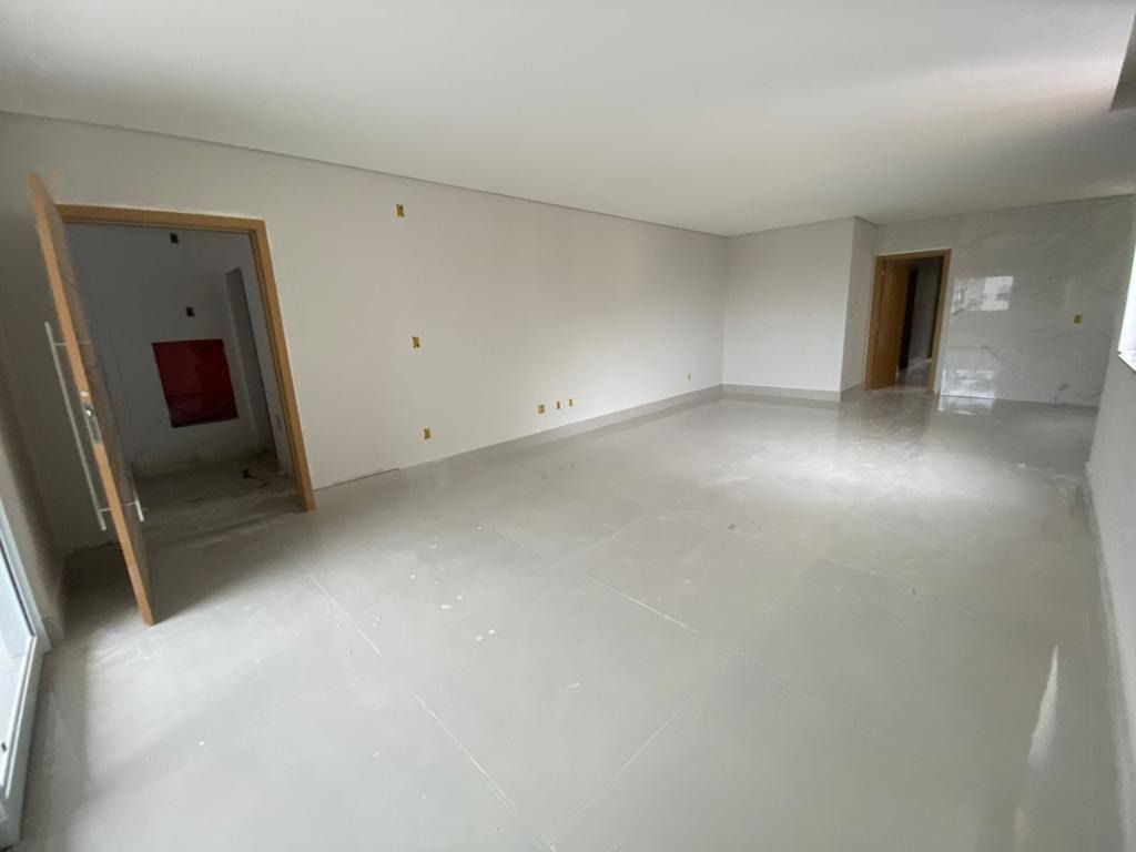 Apartamento à venda com 3 quartos, 151m² - Foto 3