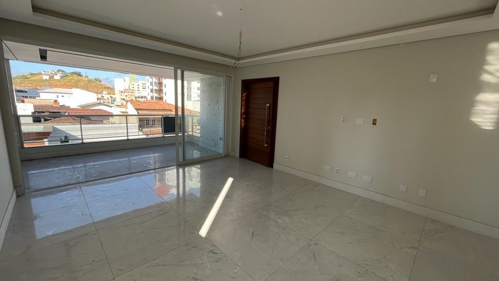 Apartamento à venda com 3 quartos, 150m² - Foto 1