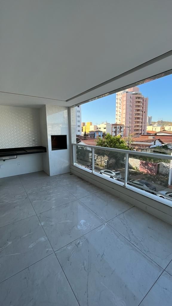 Apartamento à venda com 3 quartos, 150m² - Foto 3