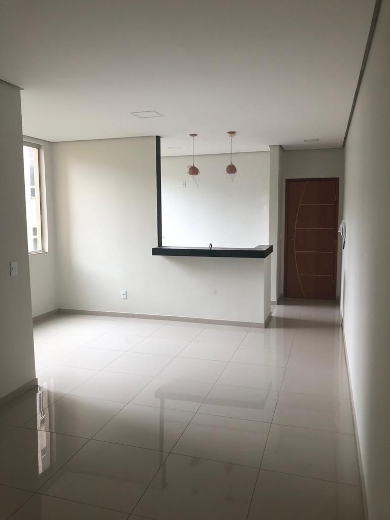 Apartamento à venda com 3 quartos, 80m² - Foto 2