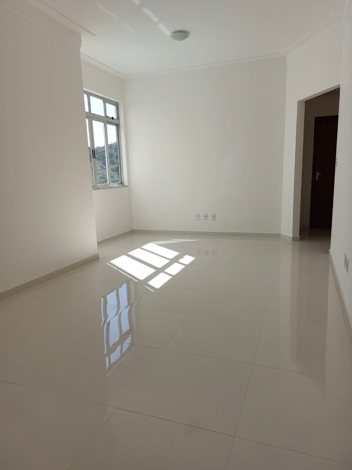 Apartamento à venda com 3 quartos, 85m² - Foto 2