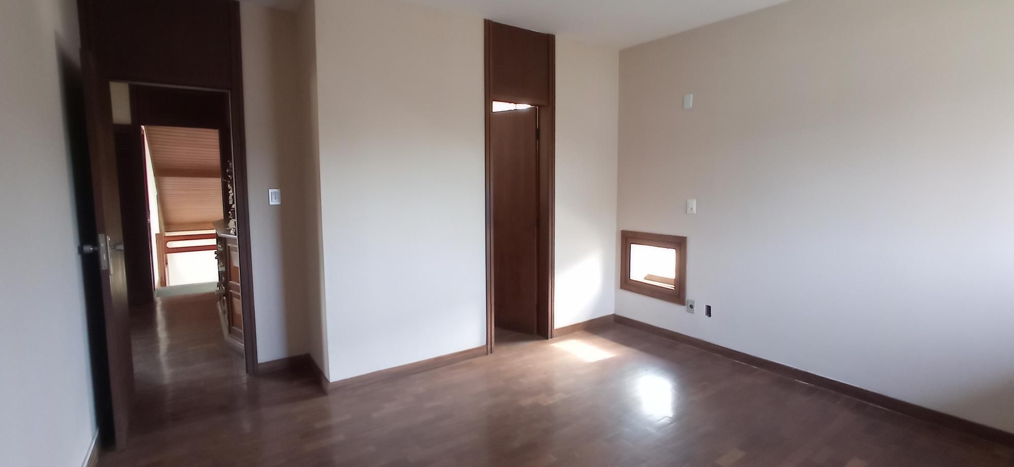 Casa à venda com 6 quartos, 300m² - Foto 15