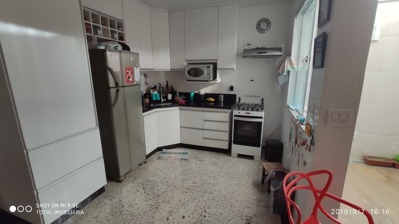 Casa à venda com 3 quartos, 190m² - Foto 3