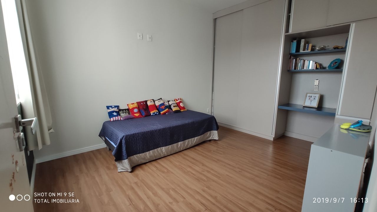 Casa à venda com 3 quartos, 190m² - Foto 4