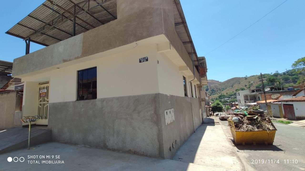 Casa à venda com 3 quartos, 120m² - Foto 1