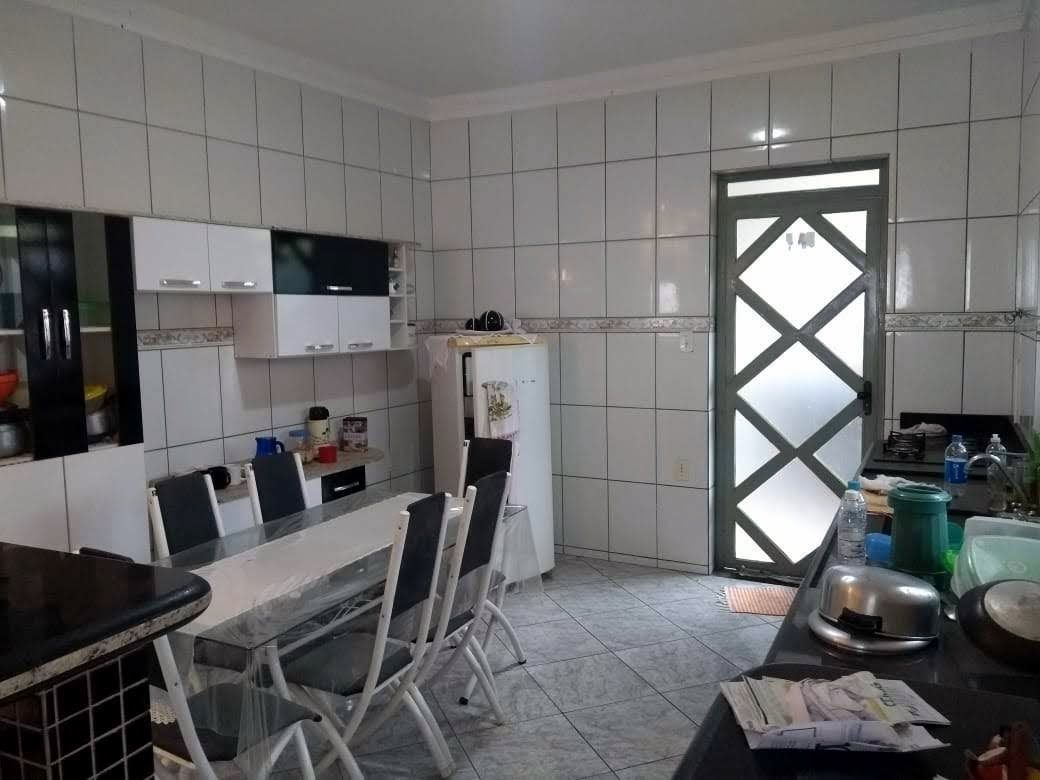 Casa à venda com 2 quartos, 230m² - Foto 3