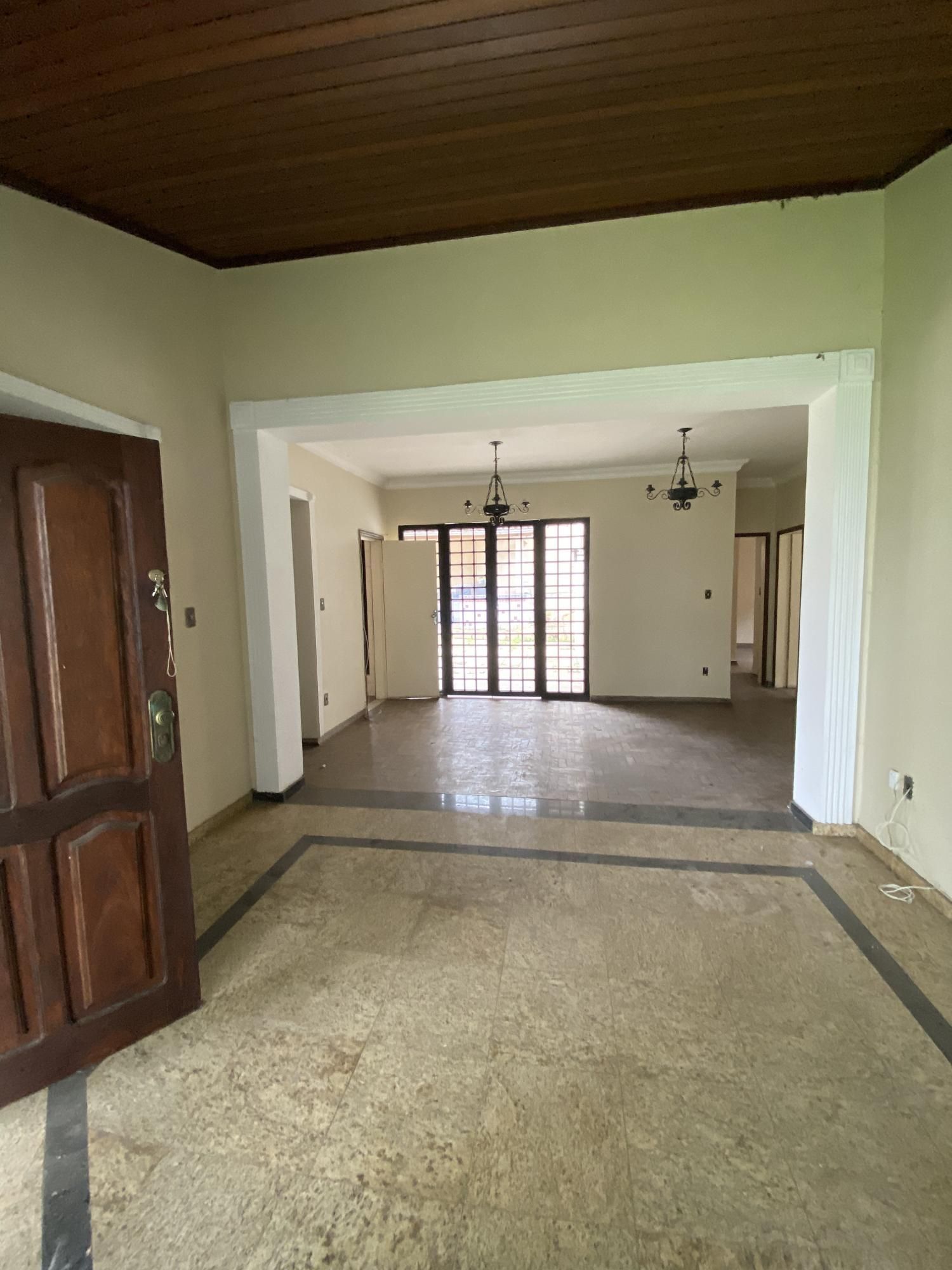 Casa à venda com 4 quartos, 250m² - Foto 4