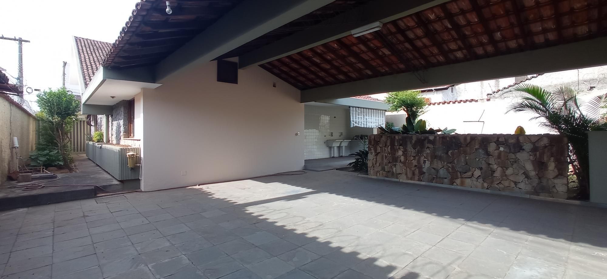 Casa à venda com 6 quartos, 300m² - Foto 5