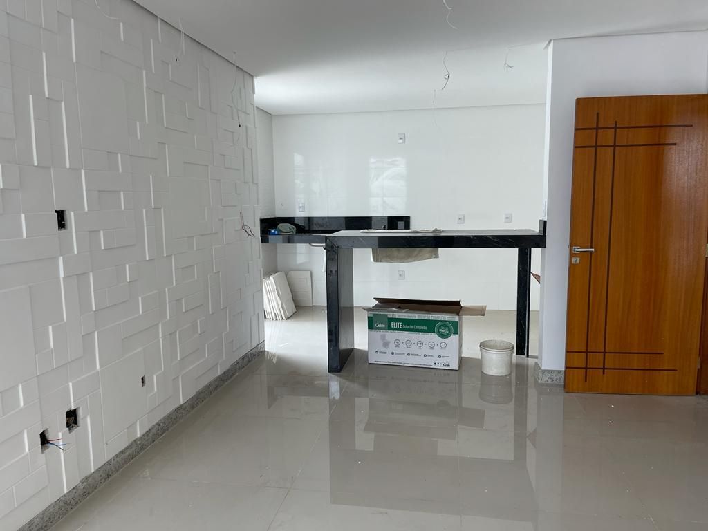 Apartamento à venda com 3 quartos, 133m² - Foto 2