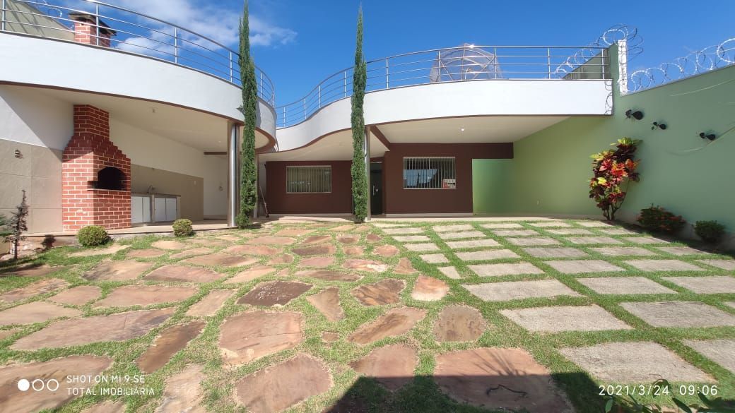 Casa à venda com 3 quartos, 200m² - Foto 2