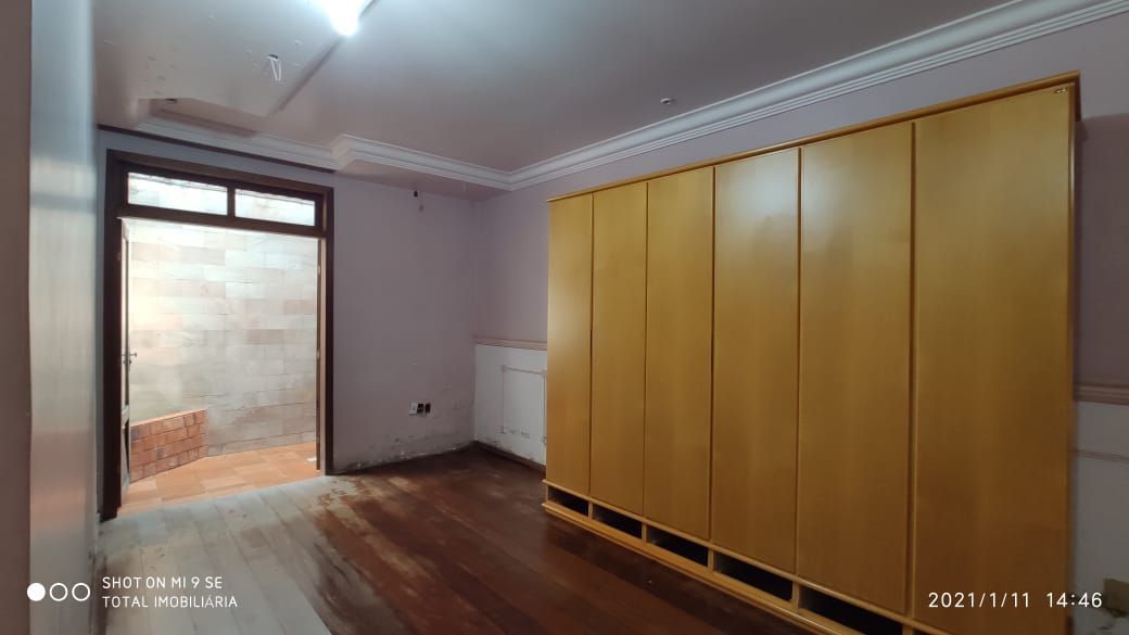 Casa à venda com 3 quartos, 250m² - Foto 11