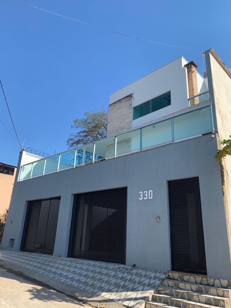 Casa à venda com 3 quartos, 240m² - Foto 1