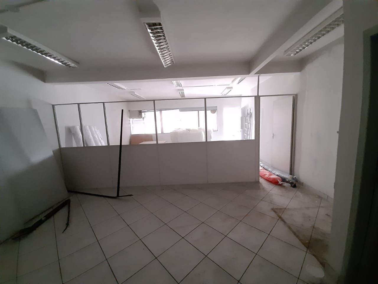 Conjunto Comercial-Sala para alugar com 1 quarto, 42m² - Foto 2