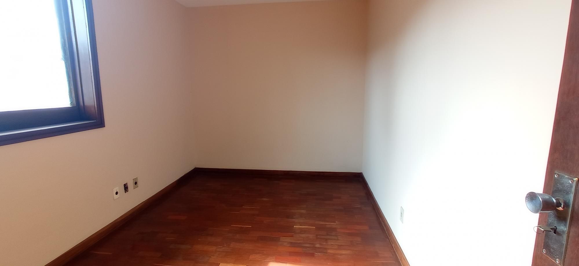 Casa à venda com 6 quartos, 300m² - Foto 16