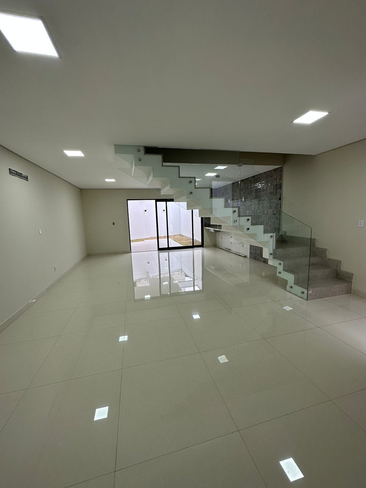 Casa à venda com 3 quartos, 160m² - Foto 3