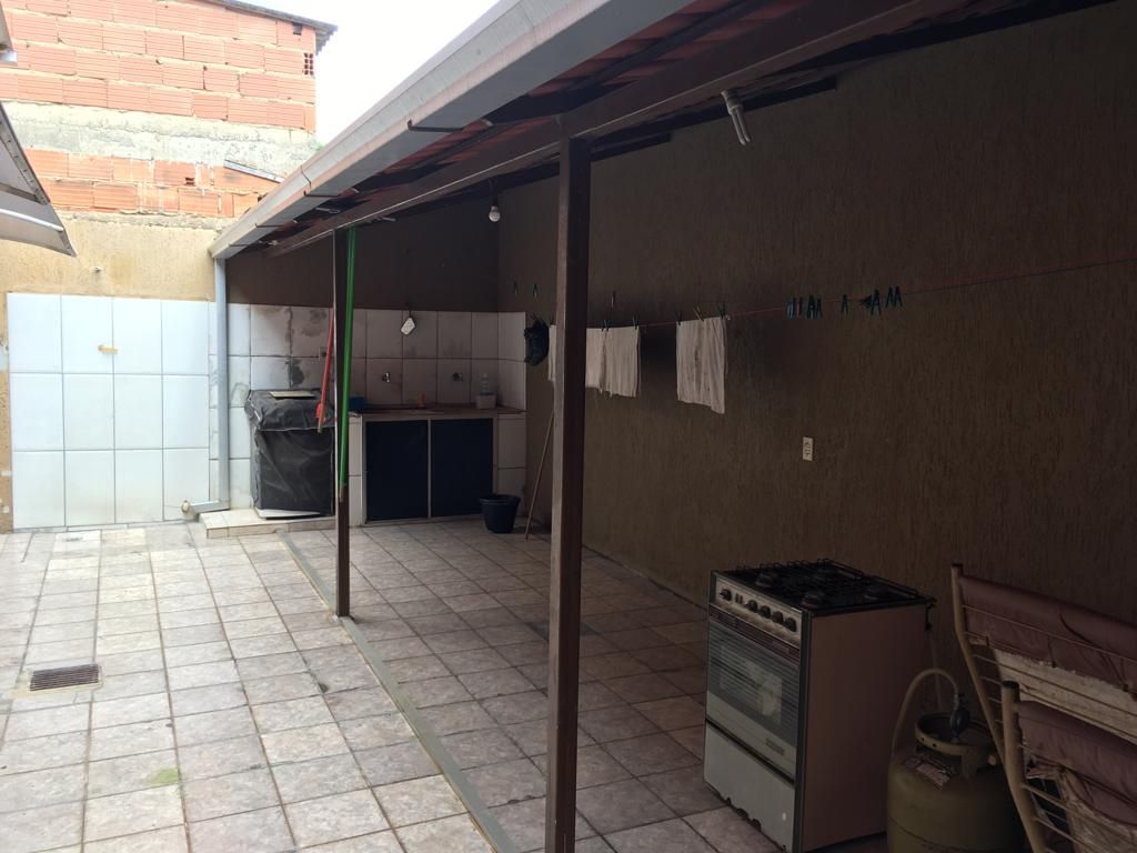 Casa à venda com 3 quartos, 180m² - Foto 2