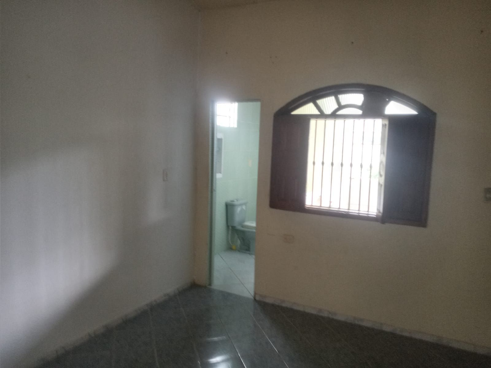 Casa à venda com 4 quartos, 200m² - Foto 2