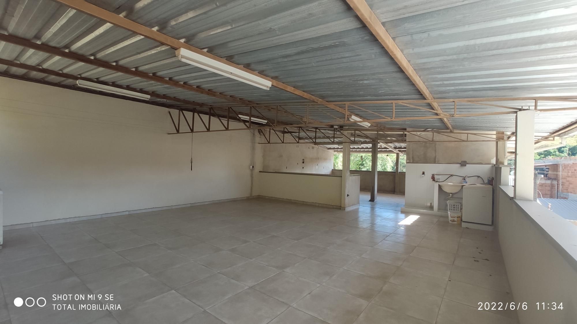 Casa à venda com 3 quartos, 250m² - Foto 2