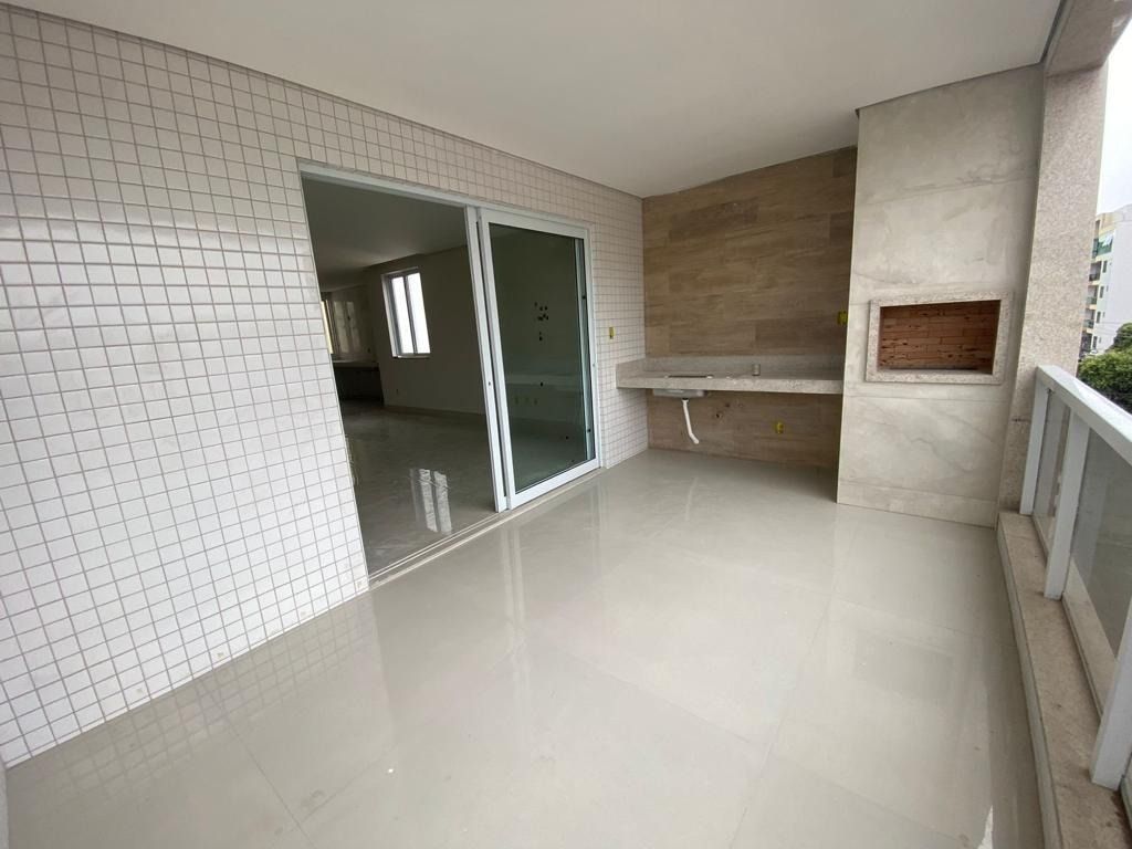 Apartamento à venda com 3 quartos, 151m² - Foto 2