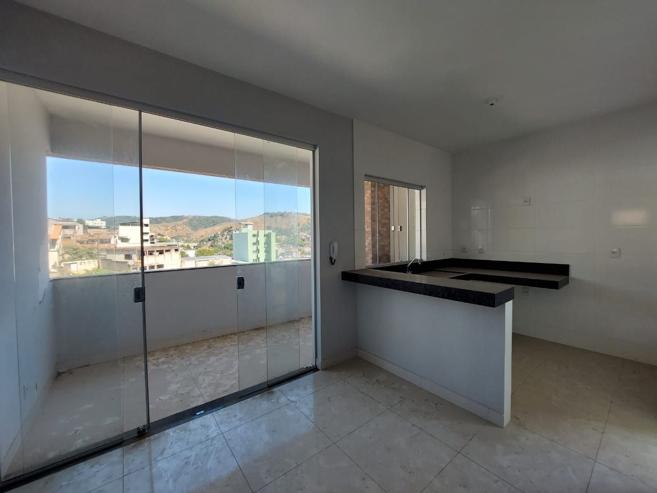 Apartamento à venda com 2 quartos, 70m² - Foto 3