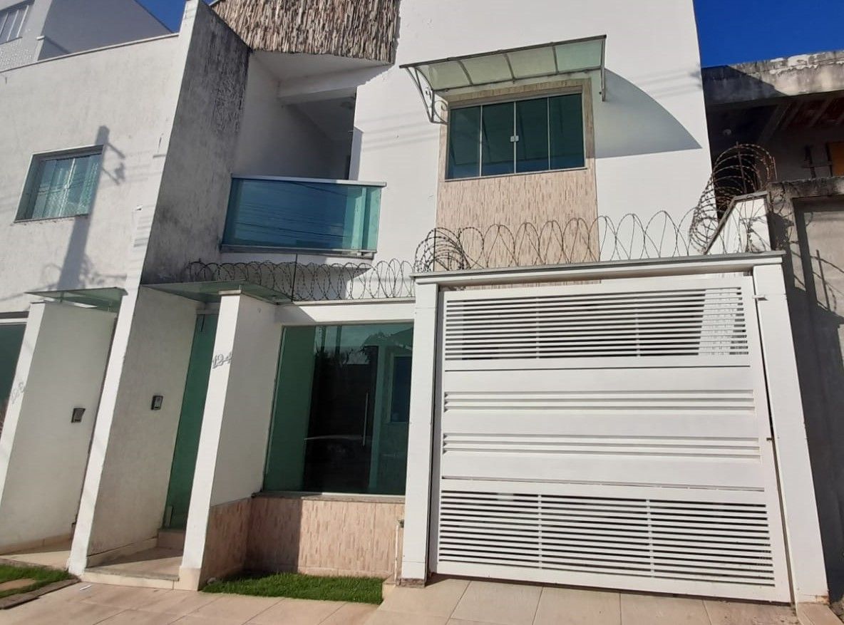 Casa à venda com 3 quartos, 143m² - Foto 1