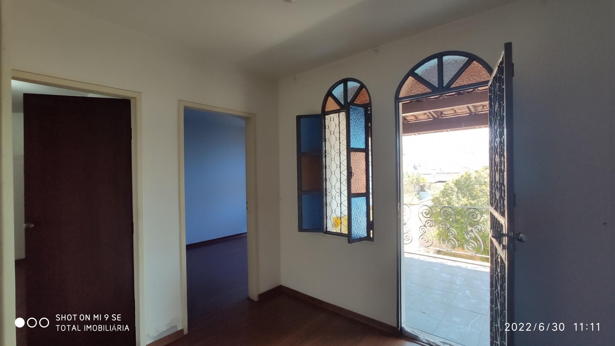 Casa à venda com 3 quartos, 400m² - Foto 4