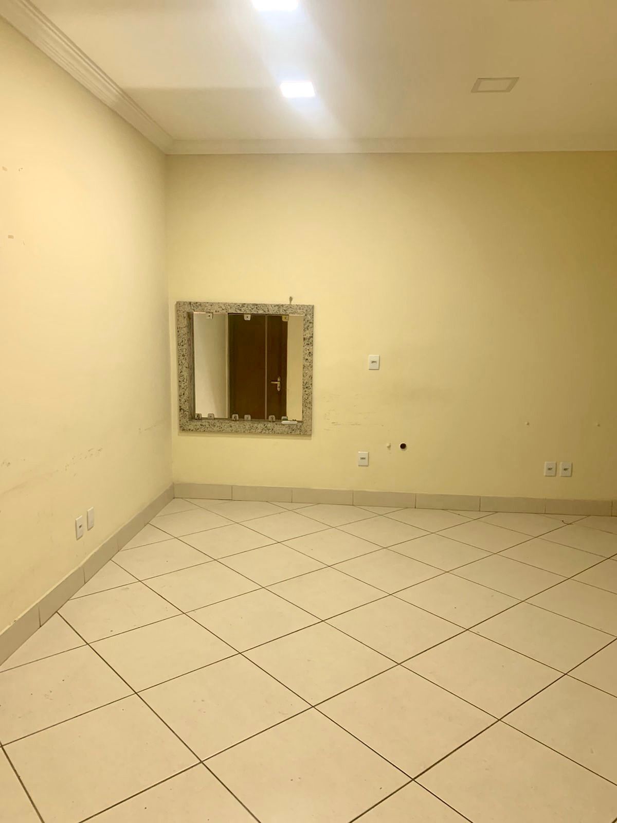 Conjunto Comercial-Sala para alugar com 1 quarto, 24m² - Foto 2