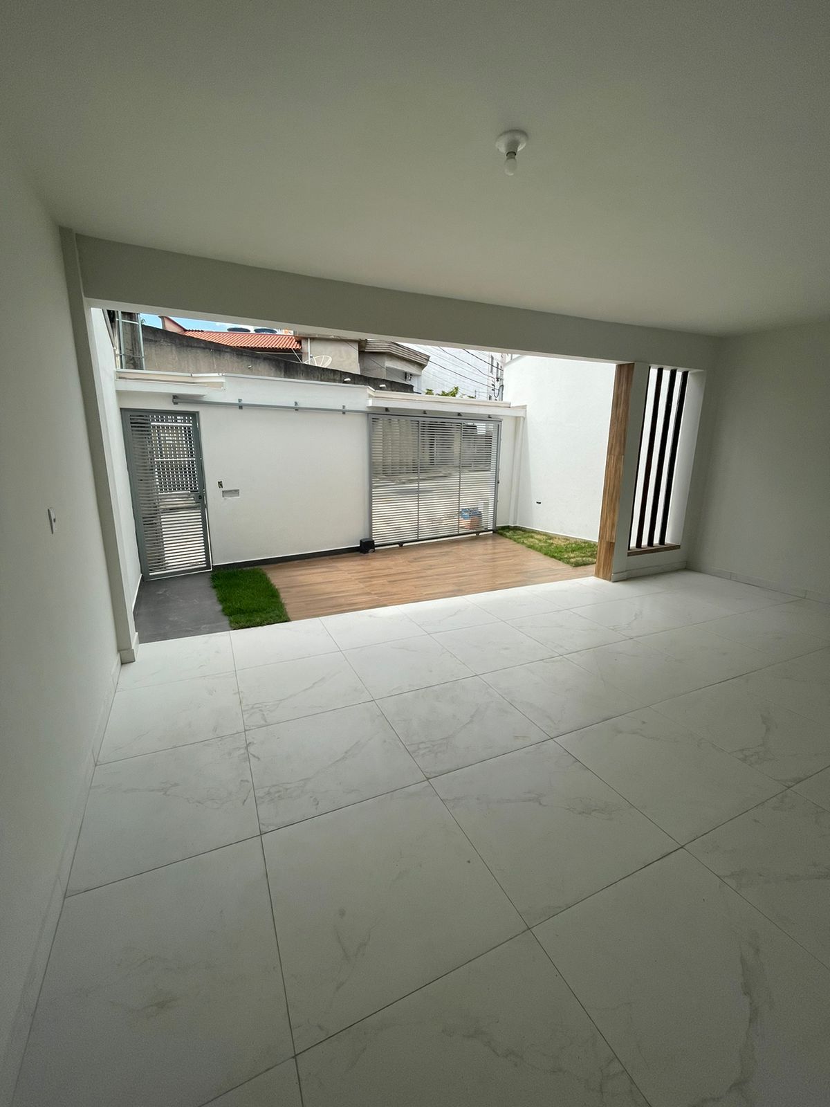 Casa à venda com 3 quartos, 338m² - Foto 2