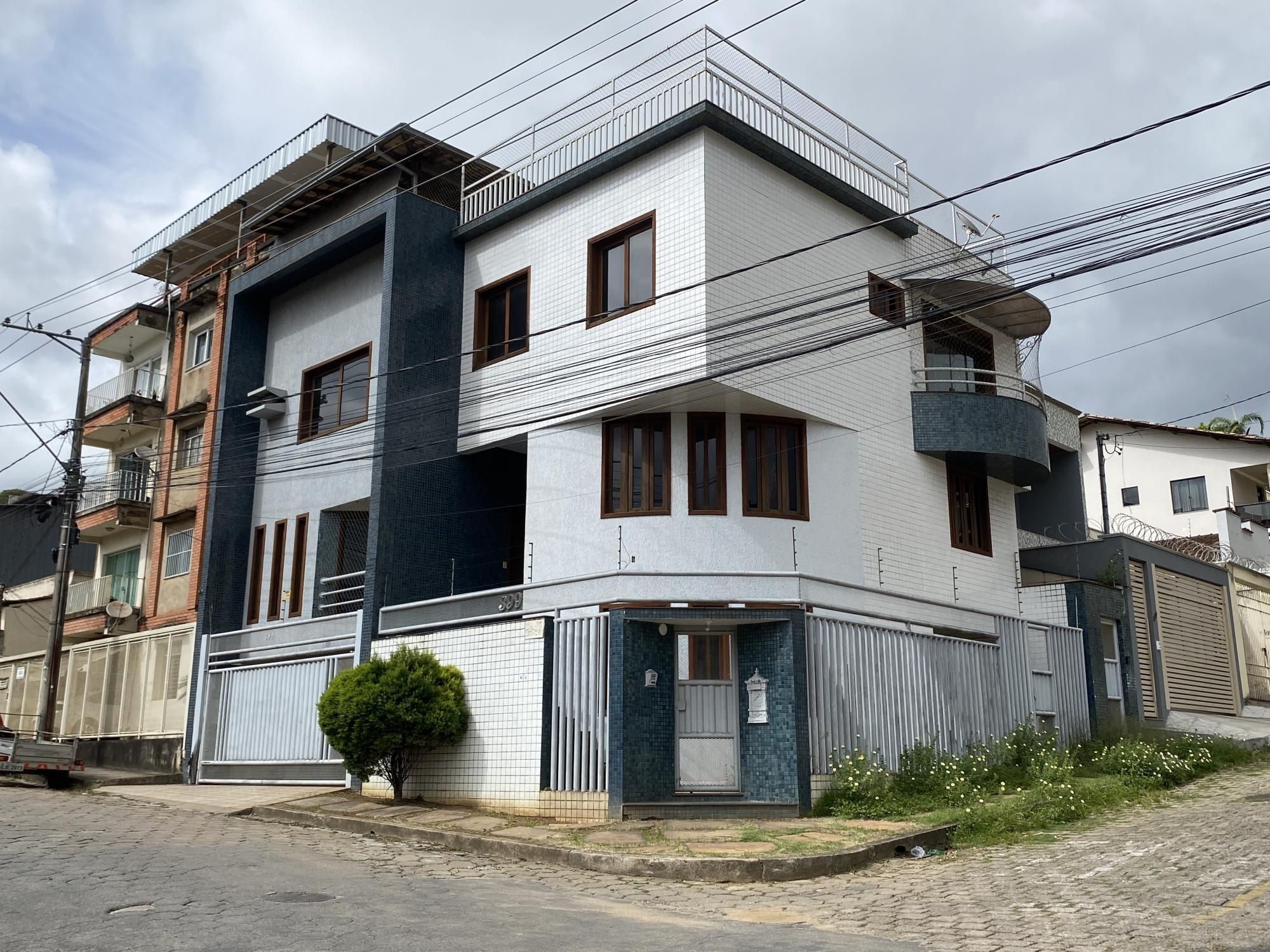 Casa à venda e aluguel com 4 quartos, 550m² - Foto 2