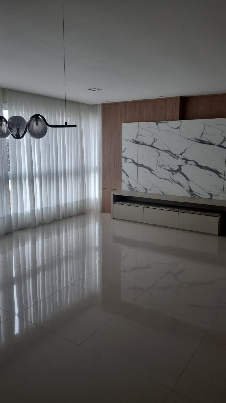 Apartamento para alugar com 4 quartos, 140m² - Foto 1