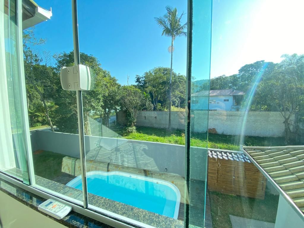 Casa à venda com 3 quartos, 237m² - Foto 2