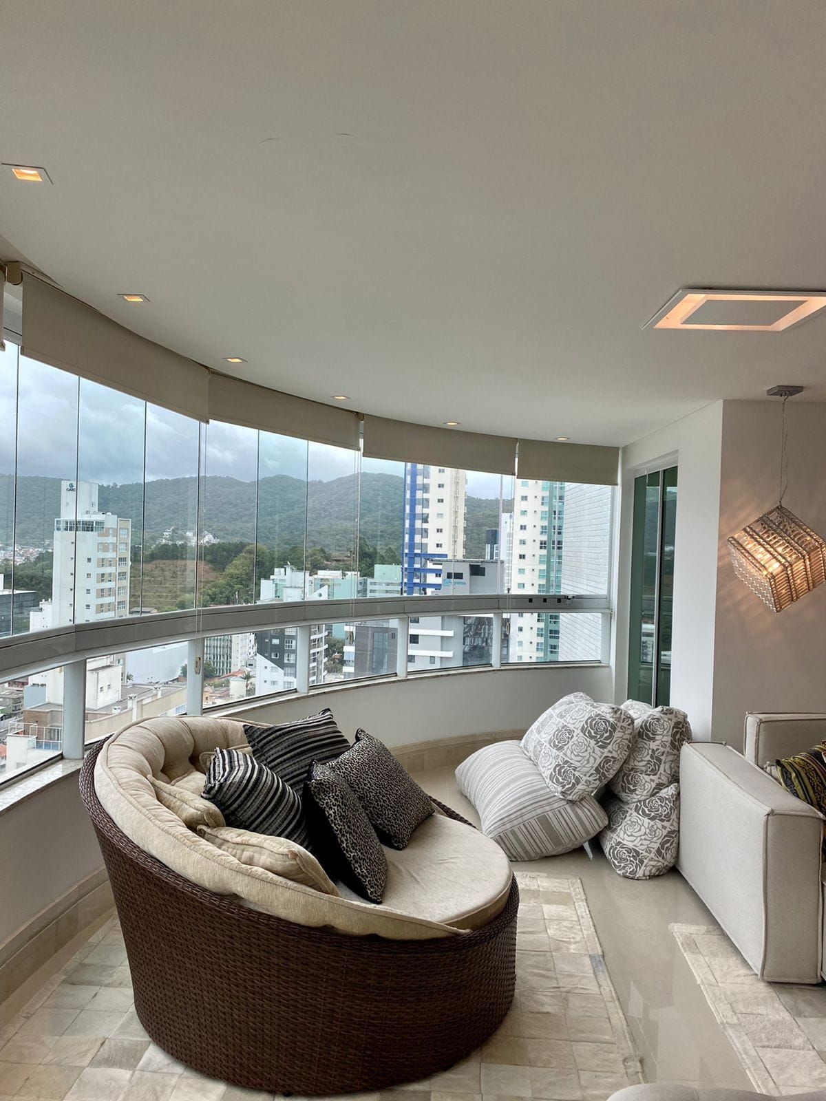 Apartamento para alugar com 3 quartos, 139m² - Foto 2