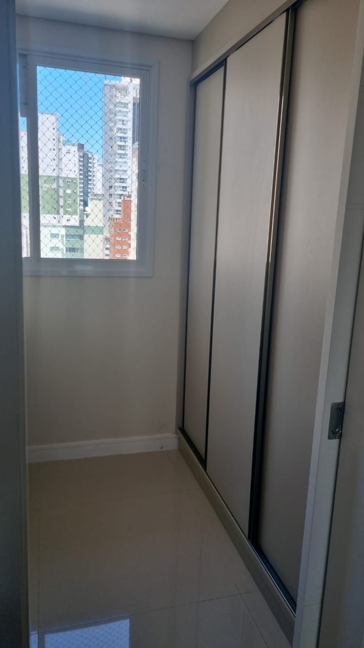 Apartamento para alugar com 4 quartos, 140m² - Foto 15