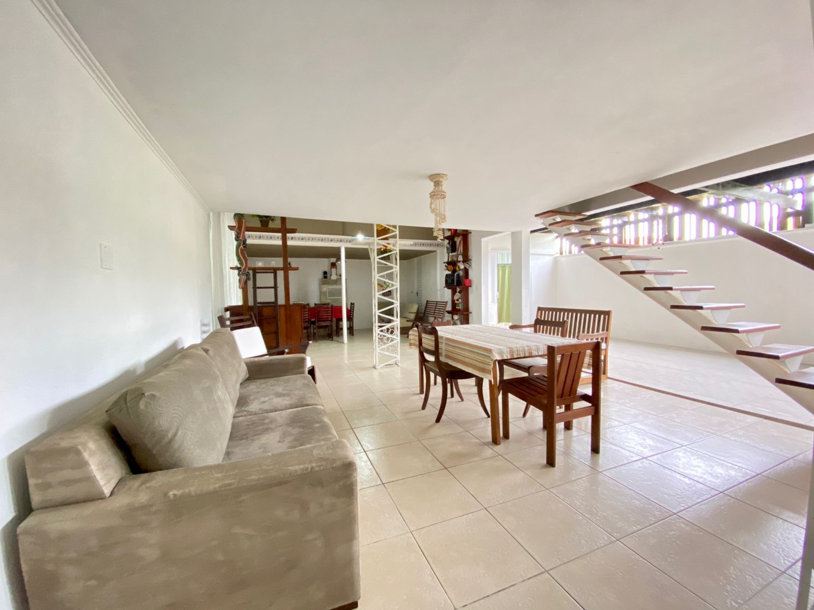 Casa à venda com 3 quartos, 400m² - Foto 1