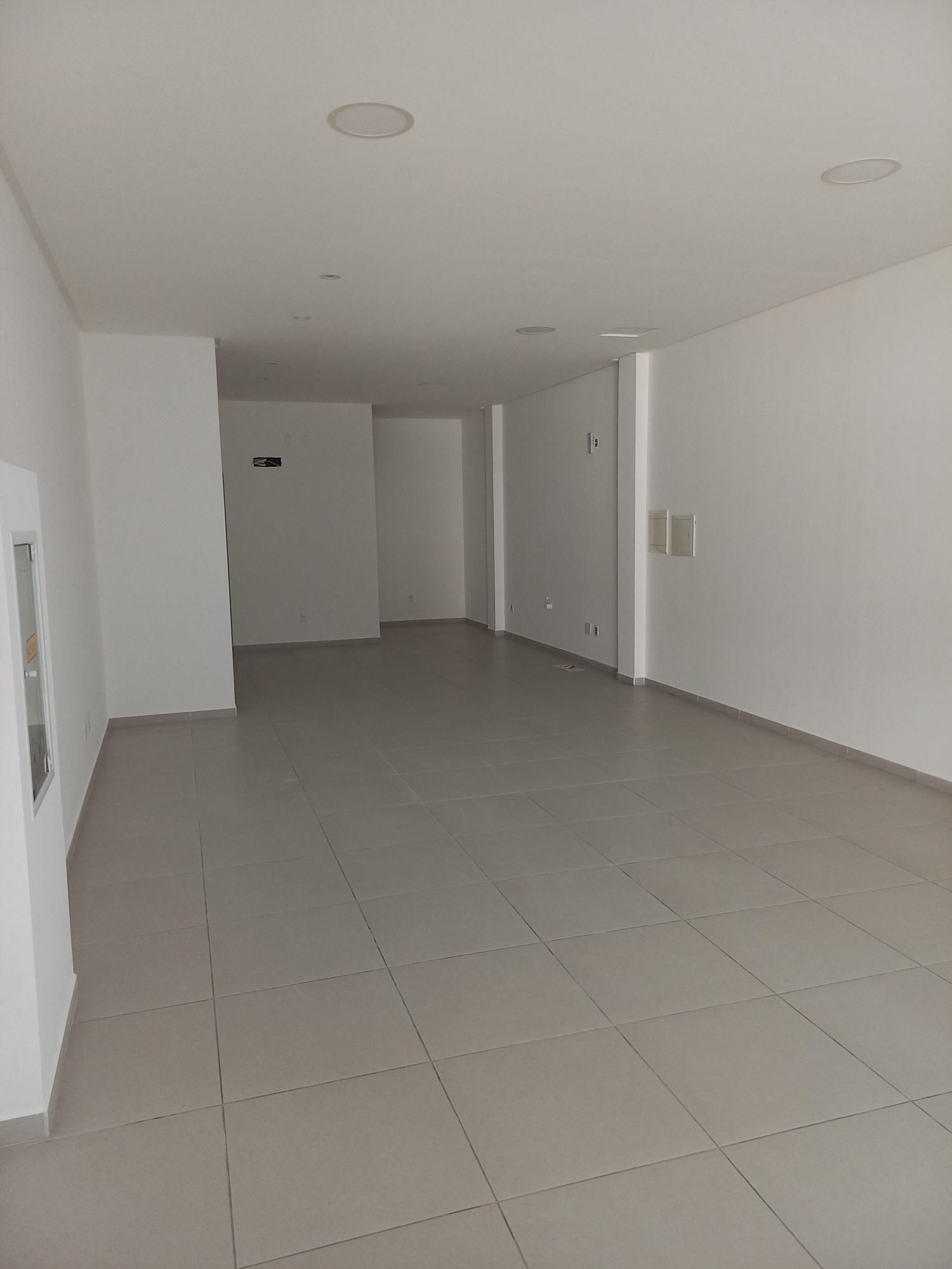 Conjunto Comercial-Sala para alugar com 1 quarto, 81m² - Foto 2