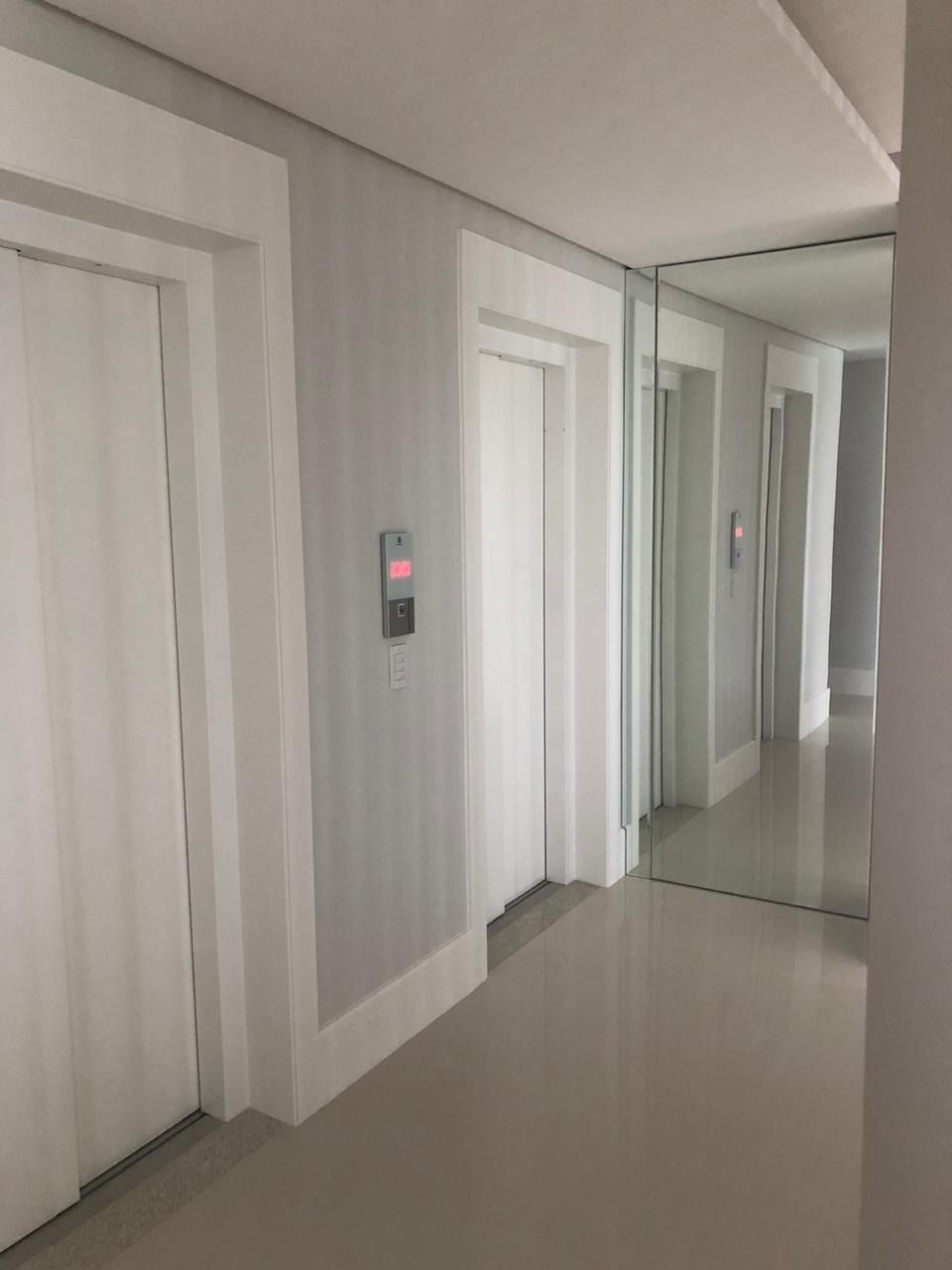 Apartamento à venda com 4 quartos, 237m² - Foto 32