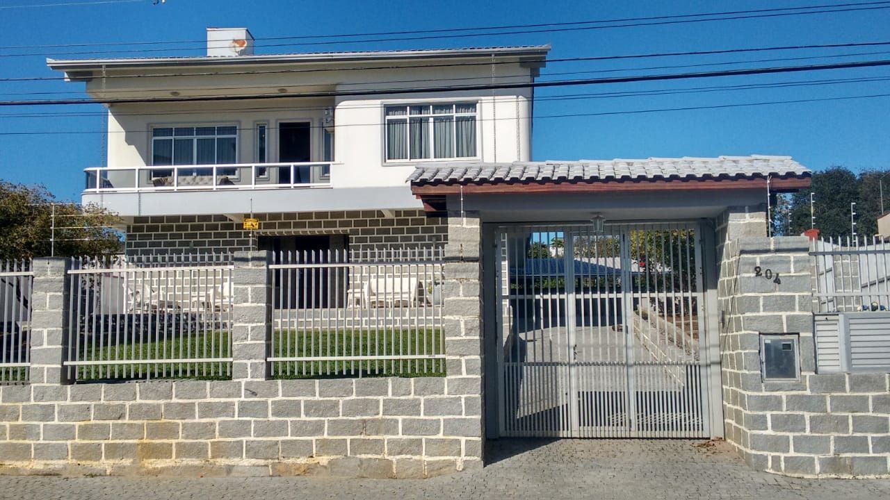 Casa à venda com 6 quartos, 700m² - Foto 1