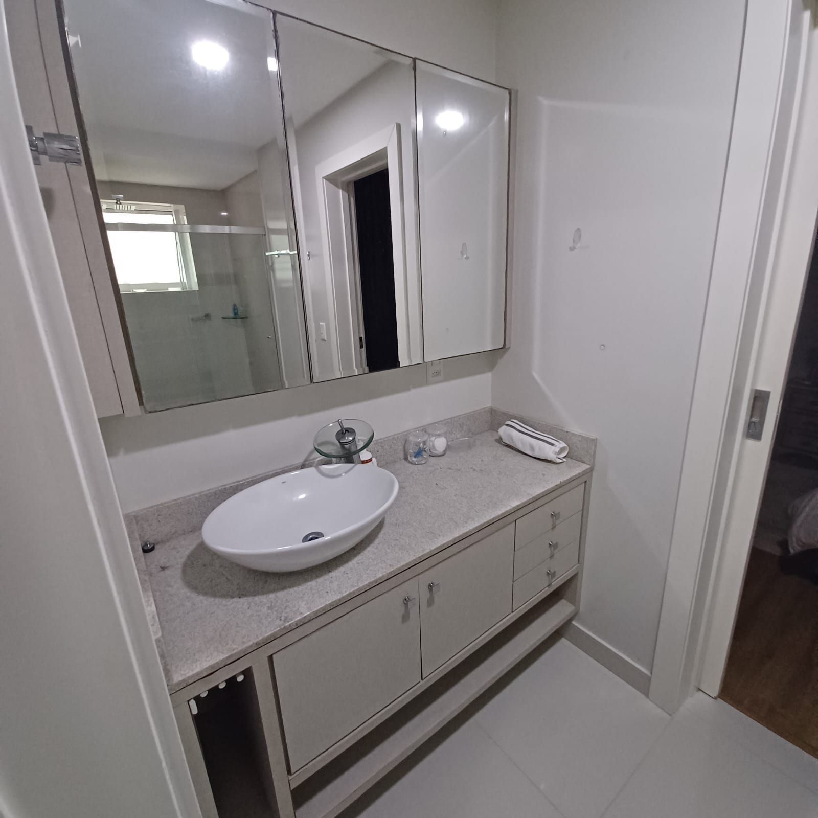 Apartamento para alugar com 3 quartos, 154m² - Foto 17