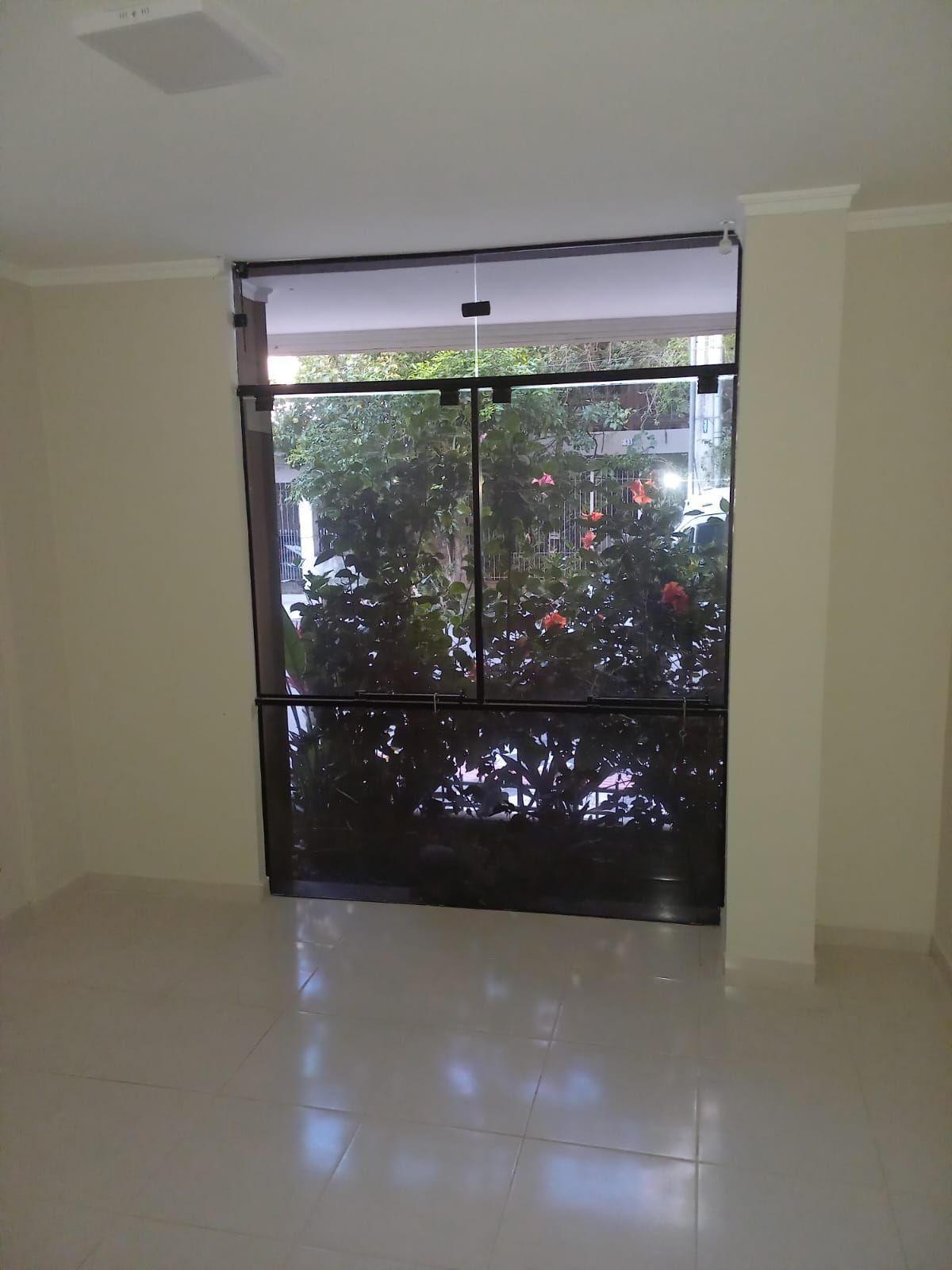 Conjunto Comercial-Sala para alugar com 1 quarto, 128m² - Foto 2