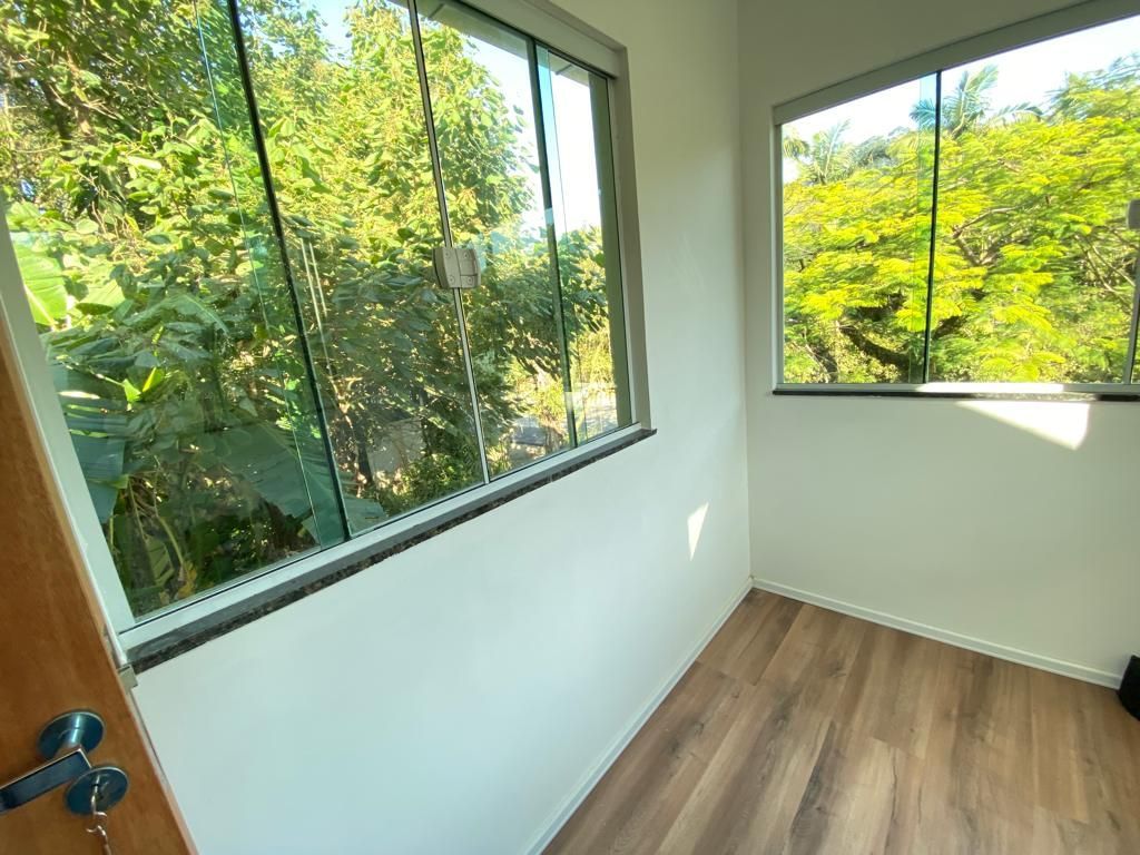 Casa à venda com 3 quartos, 237m² - Foto 3