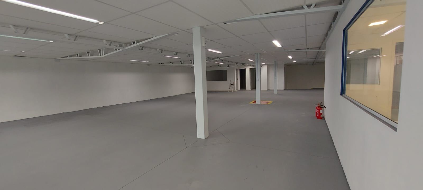 Conjunto Comercial-Sala para alugar com 1 quarto, 330m² - Foto 4