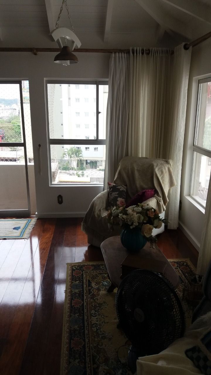 Apartamento à venda com 4 quartos, 215m² - Foto 18