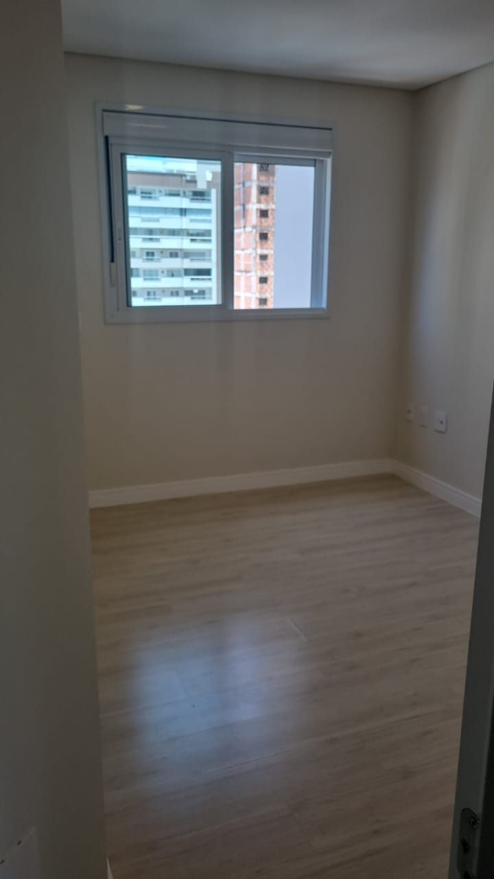 Apartamento para alugar com 4 quartos, 140m² - Foto 17