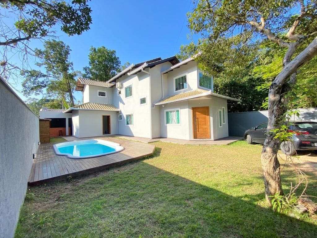 Casa à venda com 3 quartos, 237m² - Foto 1