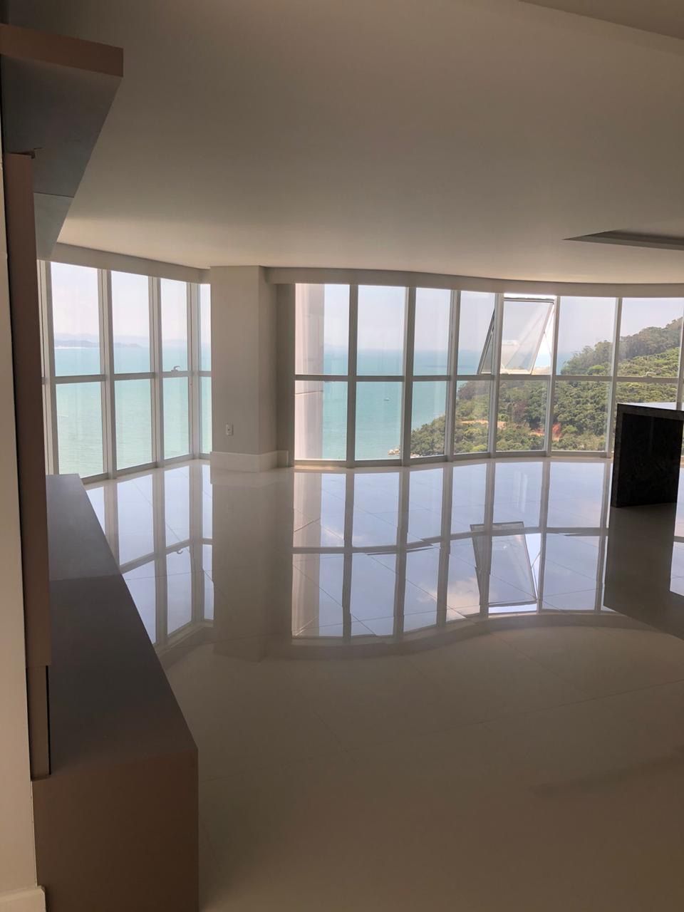 Apartamento à venda com 4 quartos, 237m² - Foto 2