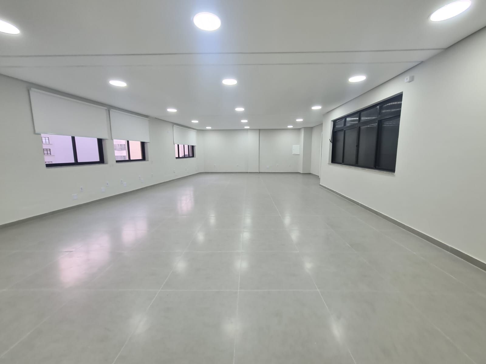 Conjunto Comercial no Centro — miniatura 4